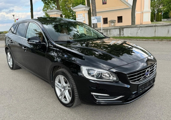 Volvo V60 cena 55900 przebieg: 210000, rok produkcji 2014 z Puławy małe 596